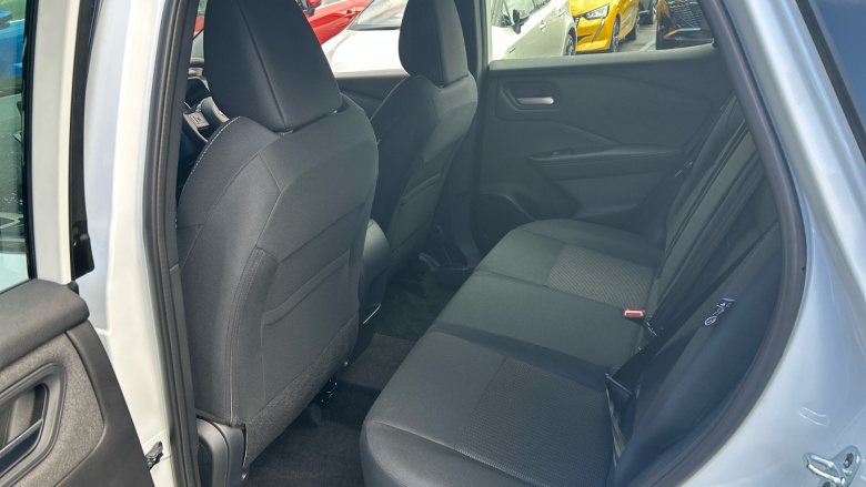 Nissan Qashqai 1.3 DiG-T MH Acenta Premium 5dr Petrol Hatchback